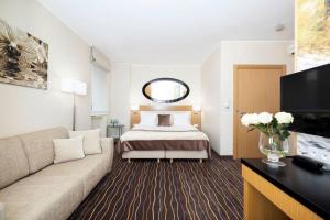 Superior Triple Room with Balcony room in Molo Residence