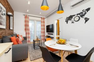 Cosy Apartment at the Main Station by Noclegi Renters