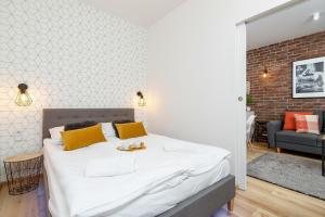 Movie Apartment at the Main Station by Noclegi Renters