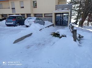 Studio MARMOTTE FONT-ROMEU 4 personnes avec balcon Résidence VAL SOLEIL entièrement rénové en juin 2021 place de PARKING & WIFI gratuit , draps & serviettes de toilettes non inclus, sabanas y toallas no incluidos