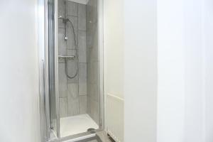 Fabulous Room with en-suite bathroom and shared kitchen