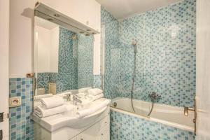 Rue Saint-Maur 1-Bed Studio Balcony and View