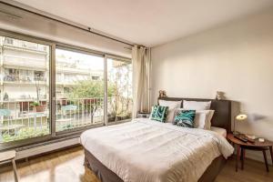Rue Saint-Maur 1-Bed Studio Balcony and View