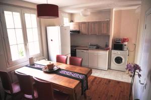 Appartements Apakabar Homestay, Gite 6 personnes, proche gare Melun, parking prive : photos des chambres