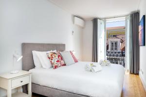 Amazing 1BDR Apartment in Chiado by LovelyStay