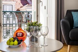 4PAX Apt in Chiado with River View by LovelyStay