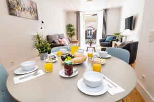 4PAX Apt in Chiado with River View by LovelyStay