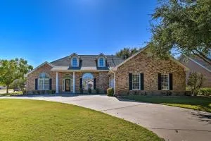 Abilene Home with Backyard and Grill Walk to ACU - Lawn