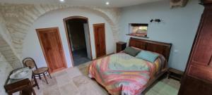 B&B / Chambres d'hotes Ferme de Laspeyrieres : Chambre Double - Vue sur Parc