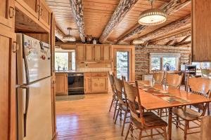 Private South Fork Escape with Loft and Hot Tub!