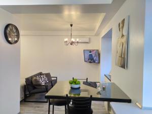 Black&white apartment on Saksaganskogo