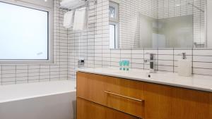 Semaphore Splash Apartments