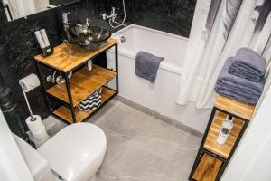 Black&white apartment on Saksaganskogo