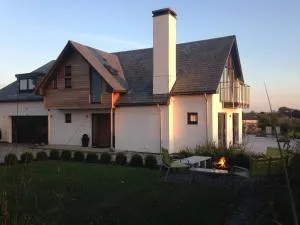 Meadow End - Whitchurch