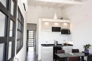 Casa y departamento con pileta Aeropuerto Circunvalacion Kempes Quorum -cambio oficial-