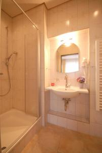 Gasthof zur Post Hotel und Parkplatz