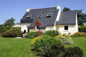 Nice holiday home with beautiful garden, Paimpol - Pleudaniel