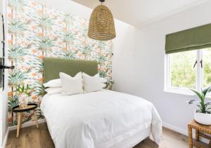 Plett Holiday Stay with Hut Tub ,Pizza Oven and Views