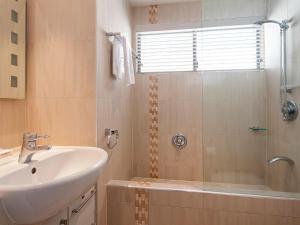 Jacaranda 12 Hastings Street 12