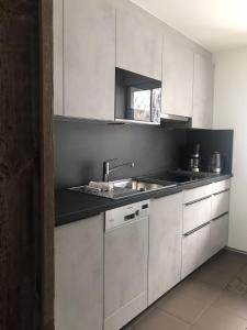 Apart Wolfgang Birkl