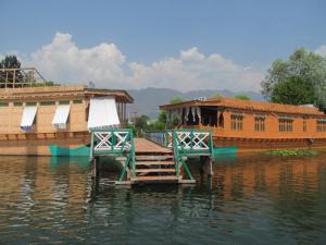 RITZ Houseboats