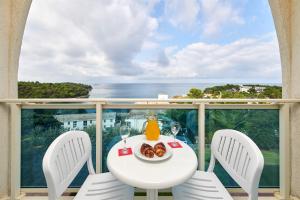Classic Room with Sofa Bed and Balcony - Sea Side room in Hotel Gran Vista Plava Laguna