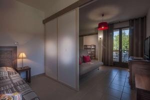 Appart'hotels Vacanceole - Residence Le Clos du Rocher : photos des chambres