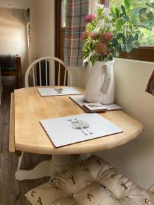 Ye Old Tack Room - Spring Paddock