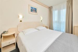 Suite with Balcony Sea Side room in Hotel Gran Vista Plava Laguna