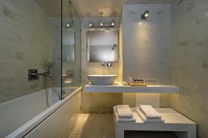 Senior Suite with Outdoor Jetted Tub