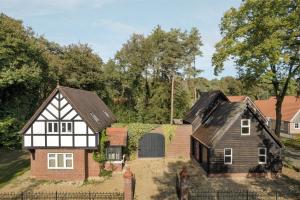 14P 5B Beautiful English Villa with jacuzzi