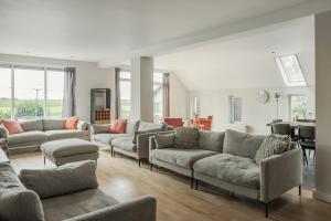 Large fully renovated farmhouse with indoor Swim spa and Sauna