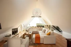 Family villa near the IJsselmeer and forrest with 5 bathrooms - Rijs