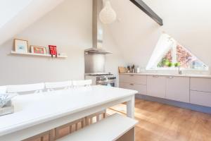 Family villa near the IJsselmeer and forrest with 5 bathrooms