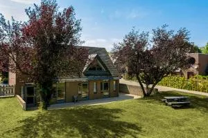 Family villa near the IJsselmeer and forrest - Rijs