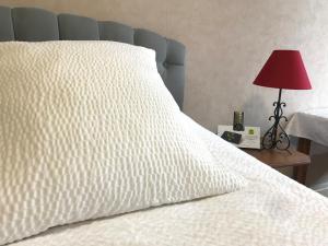 Hotels Logis Le Cheval Blanc : photos des chambres