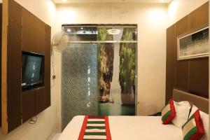 Hotel Shivam Palace 1 Km from Railway Station 1 Km from Bus Stand