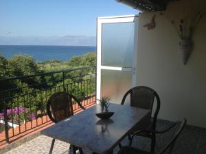  One-Bedroom Apartment with Sea View