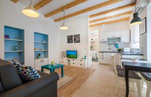 One-Bedroom Apartment room in Aldo Apartments Center