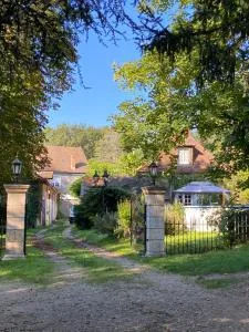 Domaine le Manoir, gîtes de charme et de caractère avec piscines privatisées et spa nordique - Limeyrat
