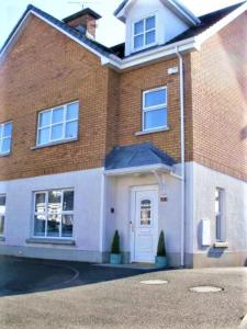 Hopefield Premium Holiday Home Portrush Sleeps 10 4 bedrooms - 4hvězdičkové hotely ve městě Portrush