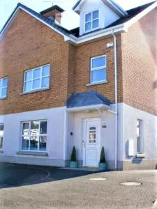 Hopefield Premium Holiday Home Portrush Sleeps 10 4 bedrooms - Cloyfin