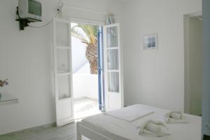 Nicos Studios & Apartments Paros Greece