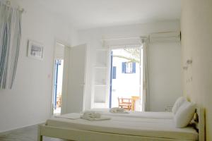 Nicos Studios & Apartments Paros Greece