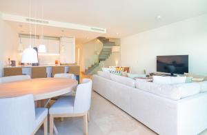 Luxurious Townhouse with Roof Top Plunge Pool