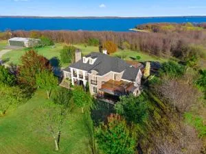 Luxury 5 Acre Private Estate on Lake Ray Roberts - Aubrey