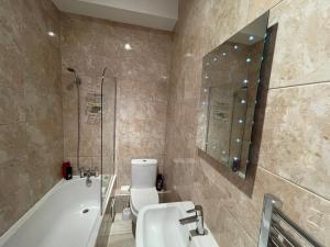 Avondale,2 bed lakeside on the Promenade, free parking & wifi