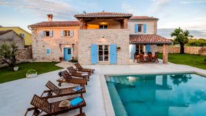 Villa Tomani by Villas Holiday