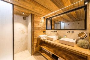 Chalets Le Lodge Rodzina, Luxueux chalet familial entierement renove avec Jacuzzi et Vue par LLA Selections : photos des chambres