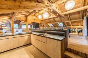 Chalets Le Lodge Rodzina, Luxueux chalet jacuzzi 12-14pers, LLA Selections by LocationlacAnnecy : photos des chambres